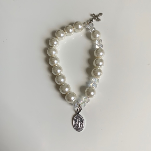 Cross Pearl Bracelet - Picture 3 of 4